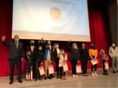 Milliyetçi Hareket Partisi'nden öğrencilere tablet desteği Milliyetçi Hareket Partisi'nden öğrencilere tablet desteği