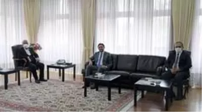 Mir Holding yöneticilerinden Rektör Çomaklı'ya ziyaret Mir Holding yöneticilerinden Rektör Çomaklı'ya ziyaret