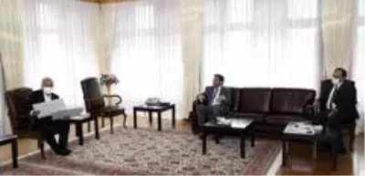 Mir Holding yöneticilerinden Rektör Çomaklı'ya ziyaret Mir Holding yöneticilerinden Rektör Çomaklı'ya ziyaret