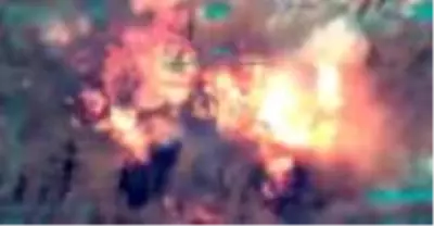 Milli Savunma Bakanlığı, Irak Kuzeyi Metina ve Avaşin bölgelerinde tespit edilen 4 PKK'lı teröristin etkisiz hale getirildiğini duyurdu. Milli Savunma Bakanlığı, Irak Kuzeyi Metina ve Avaşin bölgelerinde tespit edilen 4 PKK'lı teröristin etkisiz hale getirildiğini duyurdu.