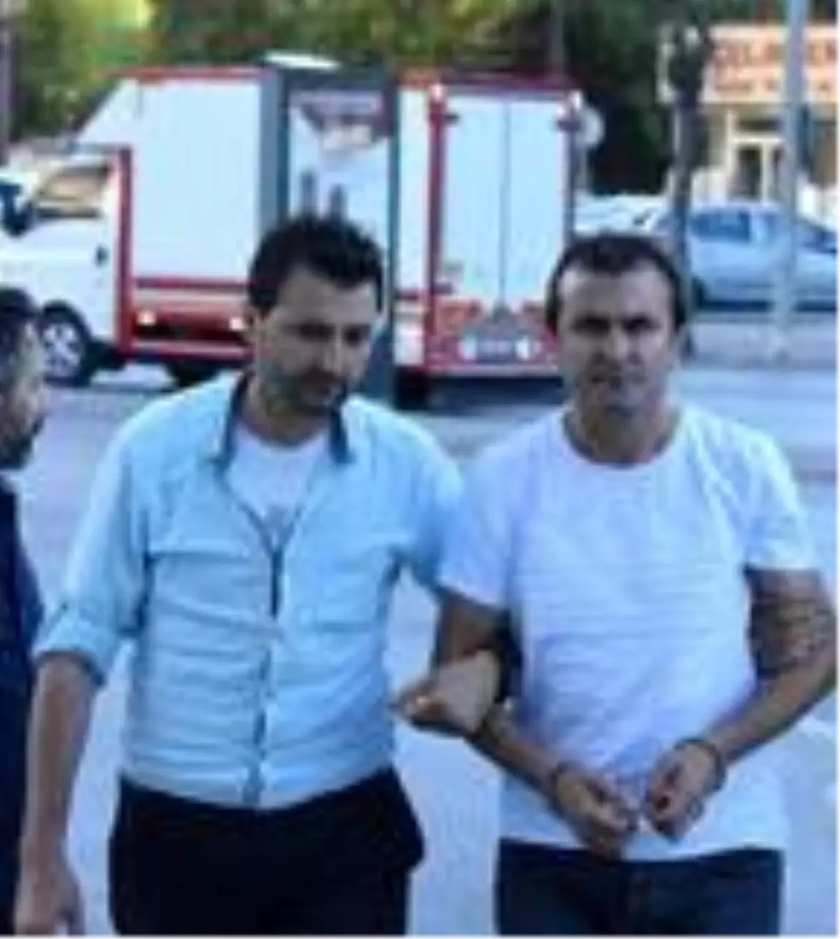 Müşterilerinin 30 kilo altınıyla kaçan kuyumcu, yurt dışı çıkış yasağıyla serbest