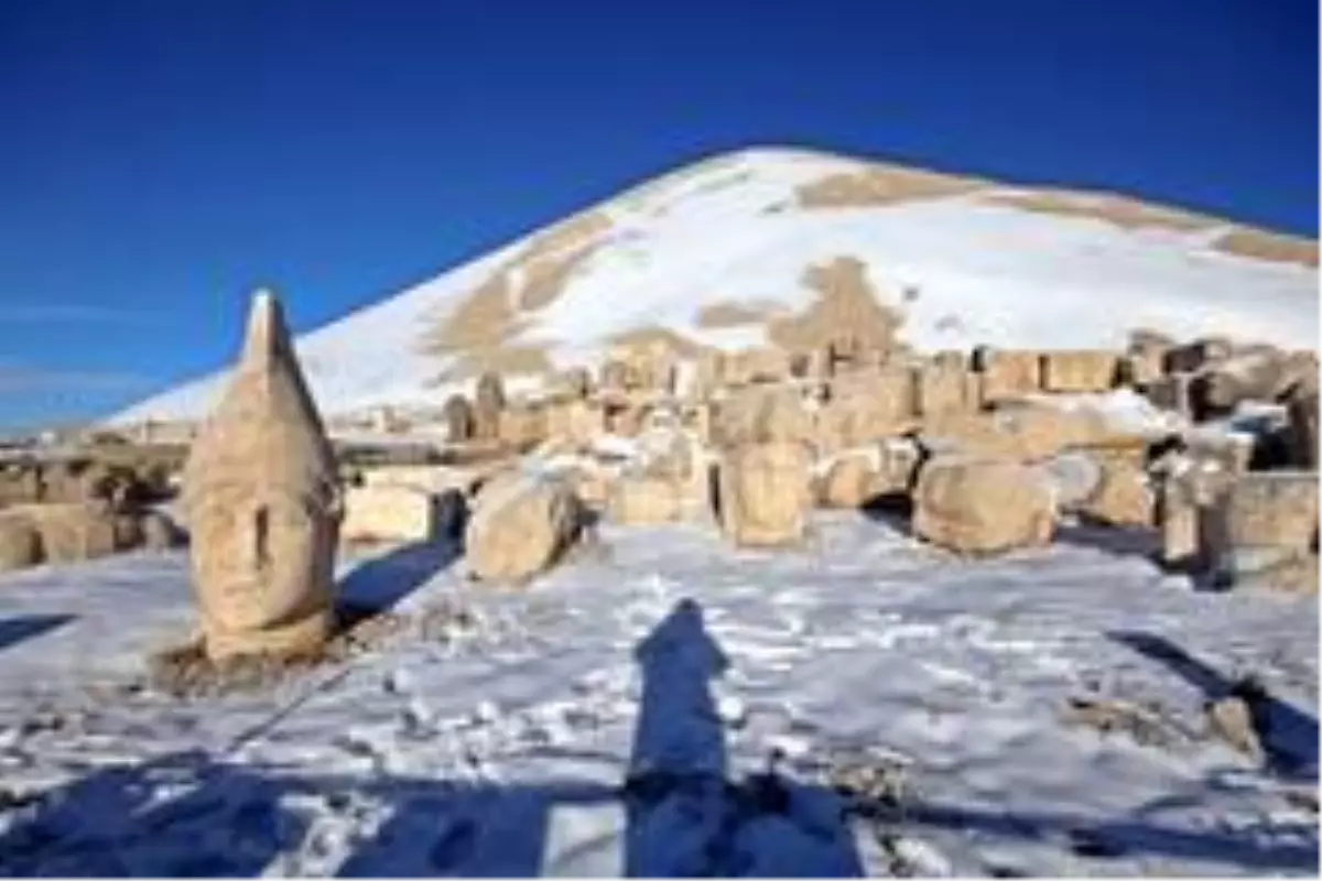 Nemrut Dağı'na sezonun ilk karı düştü