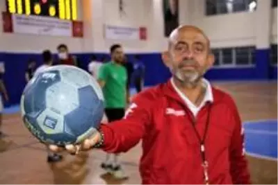 O öğrencilerinin öğretmeni değil, 'Fethi Babası' O öğrencilerinin öğretmeni değil, 'Fethi Babası'