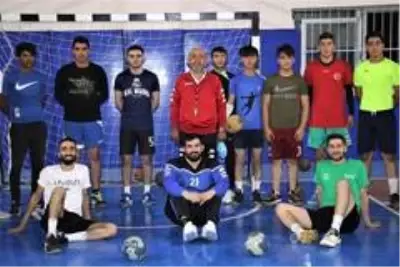 O öğrencilerinin öğretmeni değil, 'Fethi Babası' O öğrencilerinin öğretmeni değil, 'Fethi Babası'