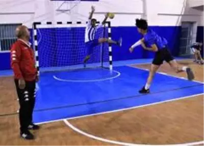 O öğrencilerinin öğretmeni değil, 'Fethi Babası' O öğrencilerinin öğretmeni değil, 'Fethi Babası'