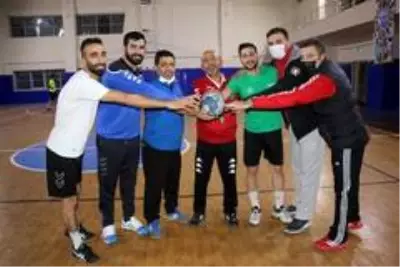 O öğrencilerinin öğretmeni değil, 'Fethi Babası' O öğrencilerinin öğretmeni değil, 'Fethi Babası'