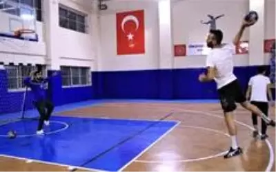 O öğrencilerinin öğretmeni değil, 'Fethi Babası' O öğrencilerinin öğretmeni değil, 'Fethi Babası'