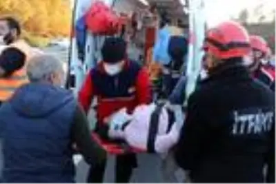 Son dakika haberleri! Otomobil duvara çarptı: 1'i bebek 2 ölü, 2 yaralı Son dakika haberleri! Otomobil duvara çarptı: 1'i bebek 2 ölü, 2 yaralı