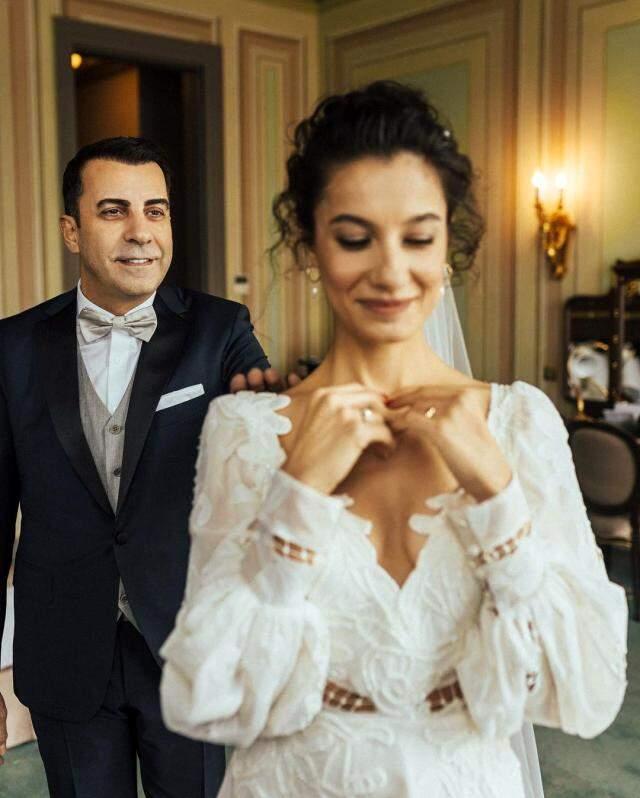 Oyuncu Emre Karayel ve Gizem Demirci evlendi Oyuncu Emre Karayel ve Gizem Demirci evlendi