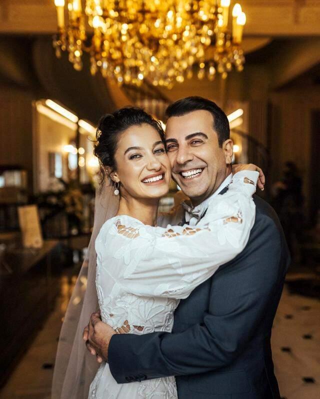 Oyuncu Emre Karayel ve Gizem Demirci evlendi Oyuncu Emre Karayel ve Gizem Demirci evlendi