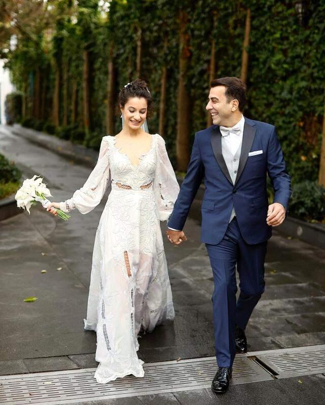 Oyuncu Emre Karayel ve Gizem Demirci evlendi Oyuncu Emre Karayel ve Gizem Demirci evlendi