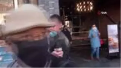 Taksim'de maske takmayan turistlere ceza kesildi Taksim'de maske takmayan turistlere ceza kesildi