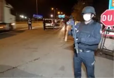 Polis uzun namlulu silahlarla kuş uçurtmuyor Polis uzun namlulu silahlarla kuş uçurtmuyor