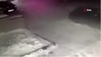 Rusya'da 4'ncü kattan düşen çocuğu yerdeki kar birikintisi kurtardı Rusya'da 4'ncü kattan düşen çocuğu yerdeki kar birikintisi kurtardı
