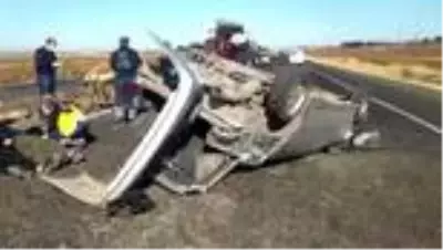 ŞANLIURFA - Devrilen otomobildeki 3 kişi yaralandı ŞANLIURFA - Devrilen otomobildeki 3 kişi yaralandı