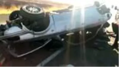 ŞANLIURFA - Devrilen otomobildeki 3 kişi yaralandı ŞANLIURFA - Devrilen otomobildeki 3 kişi yaralandı
