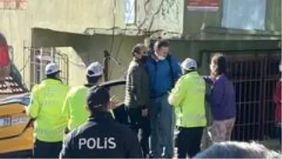 Sarıyer'de dehşet anları kamerada: Freni boşalan taksi eve girdi Sarıyer'de dehşet anları kamerada: Freni boşalan taksi eve girdi