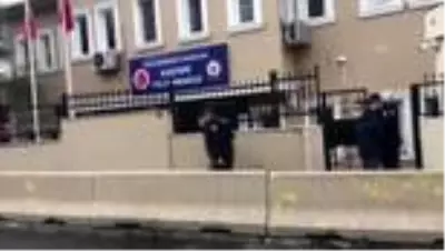 Şişli'de çaldıkları motosikleti sahibine satmaya çalışan 2 şüpheli yakalandı Şişli'de çaldıkları motosikleti sahibine satmaya çalışan 2 şüpheli yakalandı