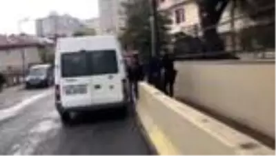 Şişli'de çaldıkları motosikleti sahibine satmaya çalışan 2 şüpheli yakalandı Şişli'de çaldıkları motosikleti sahibine satmaya çalışan 2 şüpheli yakalandı