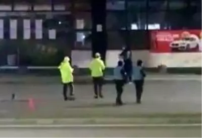 Sivaslı aile dondurucu soğukta uygulama yapan polis ekiplerini unutmadı Sivaslı aile dondurucu soğukta uygulama yapan polis ekiplerini unutmadı