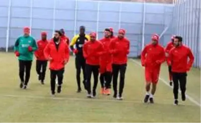 Sivasspor'da 1 futbolcunun Kovid-19 testi pozitif çıktı Sivasspor'da 1 futbolcunun Kovid-19 testi pozitif çıktı