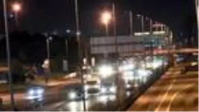 Sokağa çıkma yasağının sona ermesinin ardından 15 Temmuz Şehitler Köprüsü'nde trafik yoğunluğu Sokağa çıkma yasağının sona ermesinin ardından 15 Temmuz Şehitler Köprüsü'nde trafik yoğunluğu