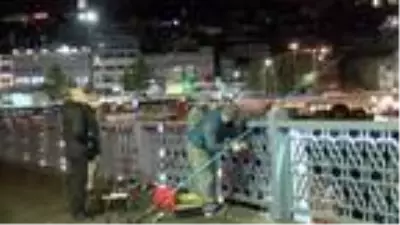 Sokağa çıkma yasağının sona ermesinin ardından 15 Temmuz Şehitler Köprüsü'nde trafik yoğunluğu Sokağa çıkma yasağının sona ermesinin ardından 15 Temmuz Şehitler Köprüsü'nde trafik yoğunluğu