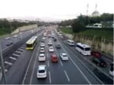 Sokağa çıkma yasağının sona ermesinin ardından 15 Temmuz Şehitler Köprüsü'nde trafik yoğunluğu Sokağa çıkma yasağının sona ermesinin ardından 15 Temmuz Şehitler Köprüsü'nde trafik yoğunluğu