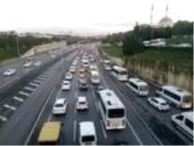 Sokağa çıkma yasağının sona ermesinin ardından 15 Temmuz Şehitler Köprüsü'nde trafik yoğunluğu Sokağa çıkma yasağının sona ermesinin ardından 15 Temmuz Şehitler Köprüsü'nde trafik yoğunluğu