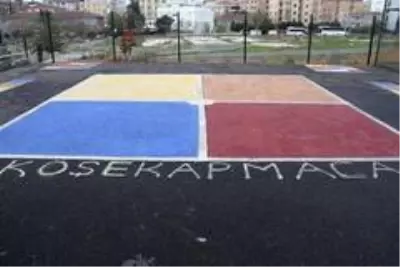 Sokak oyunları Kartal'da yeniden canlanıyor Sokak oyunları Kartal'da yeniden canlanıyor