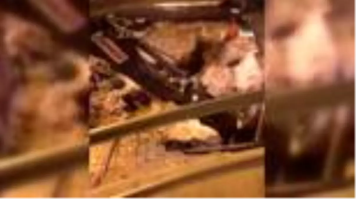 Su borusu patladı, yol çöktü