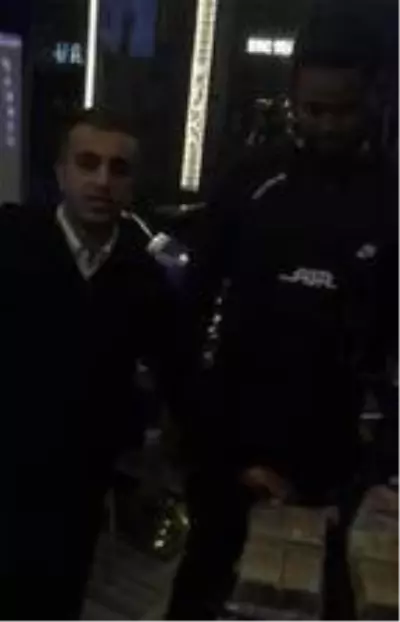 Taksici, aracında unutulan 2 milyon 800 bin TL'yi yabancı uyruklu sahibine teslim etti Taksici, aracında unutulan 2 milyon 800 bin TL'yi yabancı uyruklu sahibine teslim etti