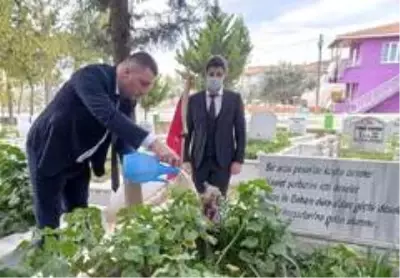 Tekirdağ Ülkü Ocakları Şehit Öğretmen Neşe Alten'i mezarı başında andı Tekirdağ Ülkü Ocakları Şehit Öğretmen Neşe Alten'i mezarı başında andı