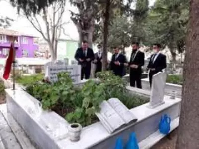 Tekirdağ Ülkü Ocakları Şehit Öğretmen Neşe Alten'i mezarı başında andı Tekirdağ Ülkü Ocakları Şehit Öğretmen Neşe Alten'i mezarı başında andı