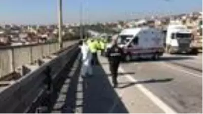TEM'de TIR orta şeritte duran otomobile çarptı: 1 ölü TEM'de TIR orta şeritte duran otomobile çarptı: 1 ölü