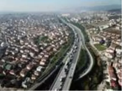 TEM'de TIR orta şeritte duran otomobile çarptı: 1 ölü TEM'de TIR orta şeritte duran otomobile çarptı: 1 ölü