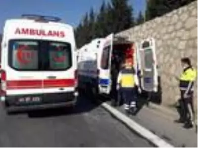 TEM Otoyolu'nda zincirleme kaza: 1'i bebek, 4 yaralı TEM Otoyolu'nda zincirleme kaza: 1'i bebek, 4 yaralı