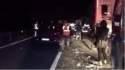 Son dakika haberi: TEM otoyolunda zincirleme kaza: 1'i ağır 2'si çocuk 5 yaralı Son dakika haberi: TEM otoyolunda zincirleme kaza: 1'i ağır 2'si çocuk 5 yaralı