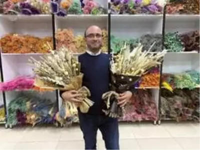 Toroslar'da ayaklar altında ezilen otları boyayıp 10 ülkeye ihraç ediyor Toroslar'da ayaklar altında ezilen otları boyayıp 10 ülkeye ihraç ediyor