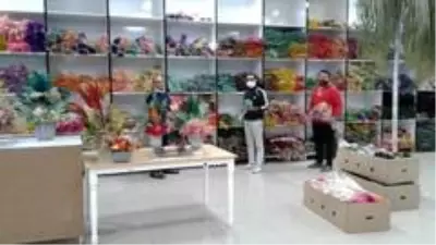 Toroslar'da ayaklar altında ezilen otları boyayıp 10 ülkeye ihraç ediyor Toroslar'da ayaklar altında ezilen otları boyayıp 10 ülkeye ihraç ediyor