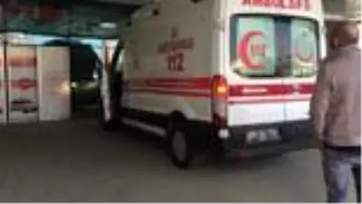 Traktör şarampole devrildi: 3 yaralı Traktör şarampole devrildi: 3 yaralı