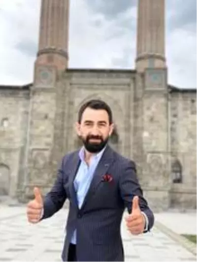Türk Halk Müziği Sanatçısı İdris Altuner, 'Kal Mezarımda' adlı eseri ile sosyal medyayı salladı Türk Halk Müziği Sanatçısı İdris Altuner, 'Kal Mezarımda' adlı eseri ile sosyal medyayı salladı