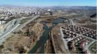Türkiye'nin en uzun nehri Kızılırmak'ta su seviyesi azaldı Türkiye'nin en uzun nehri Kızılırmak'ta su seviyesi azaldı