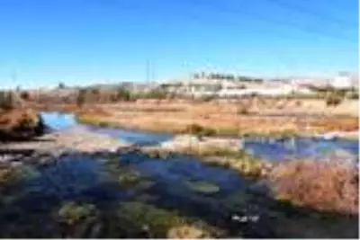 Türkiye'nin en uzun nehri Kızılırmak'ta su seviyesi azaldı Türkiye'nin en uzun nehri Kızılırmak'ta su seviyesi azaldı