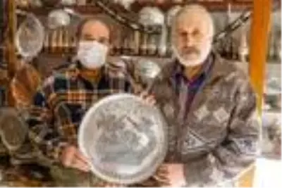 Üretim sırrını çözemedikleri 500 yıllık sandığı, 1500 liraya satışa çıkardılar Üretim sırrını çözemedikleri 500 yıllık sandığı, 1500 liraya satışa çıkardılar