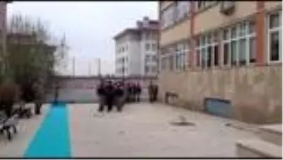 Son dakika haberleri... Uyuşturucu ve silah kaçakçılığı yaptığı iddia edilen 10 zanlı tutuklandı Son dakika haberleri... Uyuşturucu ve silah kaçakçılığı yaptığı iddia edilen 10 zanlı tutuklandı