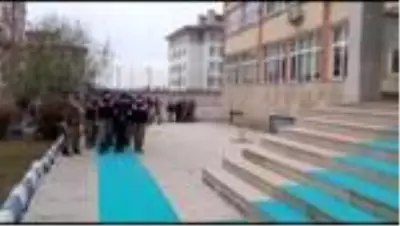Son dakika haberleri... Uyuşturucu ve silah kaçakçılığı yaptığı iddia edilen 10 zanlı tutuklandı Son dakika haberleri... Uyuşturucu ve silah kaçakçılığı yaptığı iddia edilen 10 zanlı tutuklandı