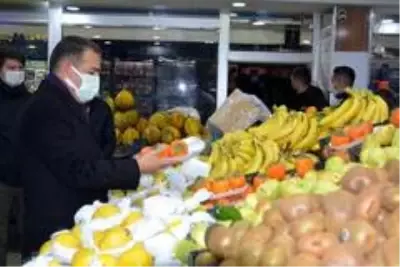 Vali Akbıyık manav alışverişini kendisi yaptı Vali Akbıyık manav alışverişini kendisi yaptı