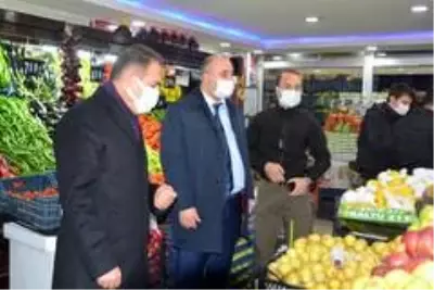 Vali Akbıyık manav alışverişini kendisi yaptı Vali Akbıyık manav alışverişini kendisi yaptı