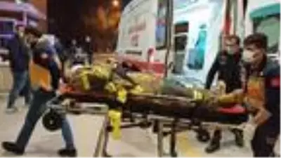 Yangına müdahale eden itfaiye eri çatıdan düştü Yangına müdahale eden itfaiye eri çatıdan düştü